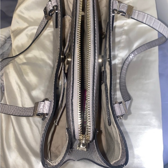 Large Guess Purse - Picture 3 of 5